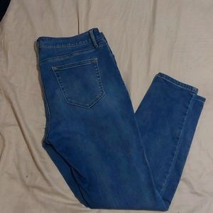 4 pairs of woman's jeans size (14,16,12/31)